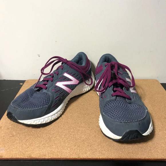 New Balance Comfort 420 Response 1.0 Grey Maroon Laces 8  Perforations Athletic - Picture 2 of 14